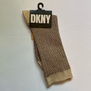 NWT DKNY chevron crew socks